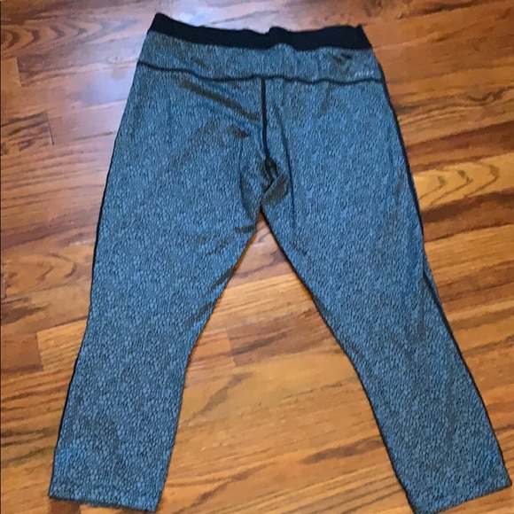 Nike Dri-Fit capri leggings - Picture 3 of 3